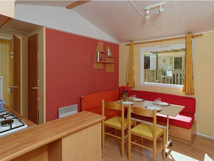 Location de vacances pour 4 personnes, avec piscine et terrasse à Les Aires - 2