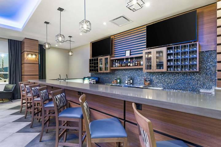 Hôtel pour 3 personnes, avec terrasse ainsi que jacuzzi et piscine à Vernon - 3