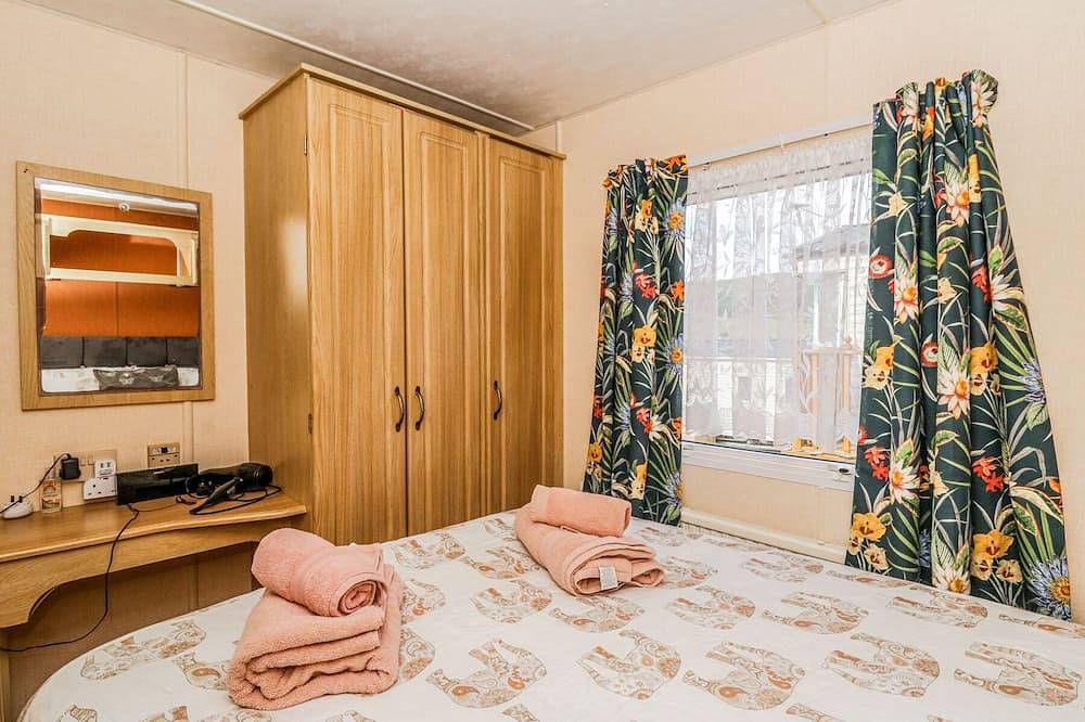 Gm18, pet friendly, country holiday cottage in Aberystwyth in Clarach Bay, Cardigan Bay