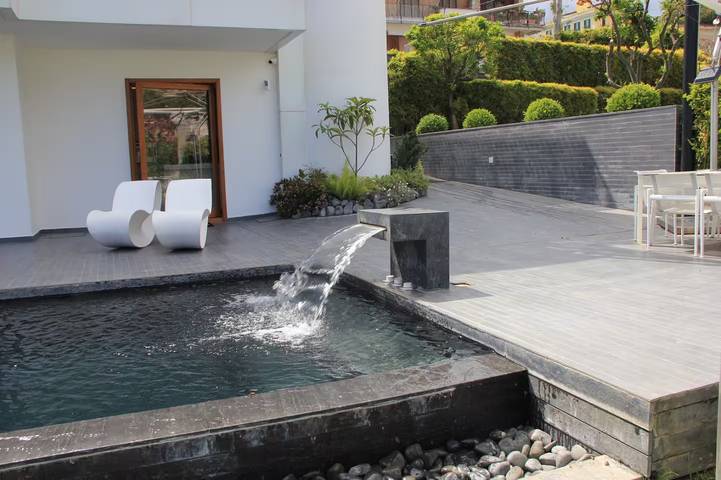 Ferienhaus für 8 Personen, mit Balkon und Whirlpool sowie Terrasse und Garten in Neapel - 4