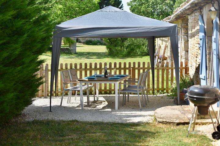 Gîte pour 4 personnes, avec Piscine à Chey