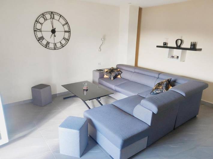 Gîte pour 6 personnes, avec terrasse à Théza