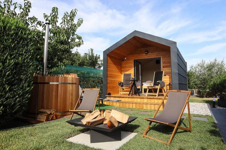Ferienhaus für 2 Personen, mit Whirlpool und Terrasse sowie Garten und Ausblick in Koper
