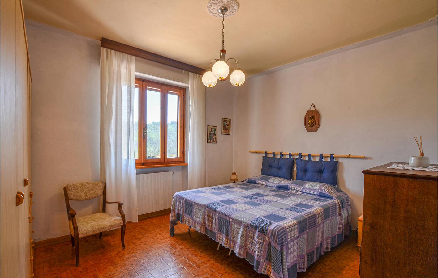 Erdgeschosswohnung mit Garten & Parkplatz in Camaiore, Italienische Riviera
