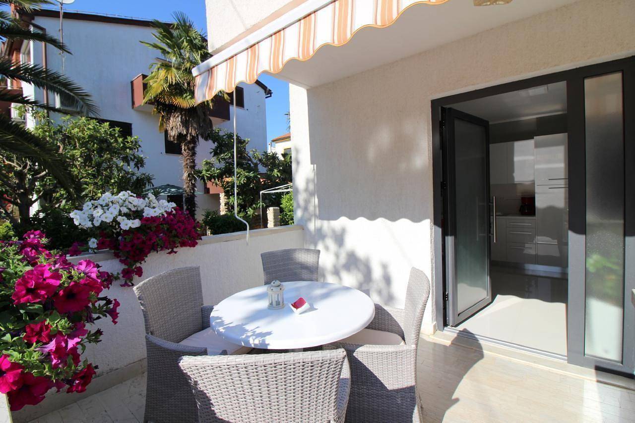 Apartamento vacacional entero, Ferienwohnung Sabina in ruhige Lage in Poreč, Region de Porec