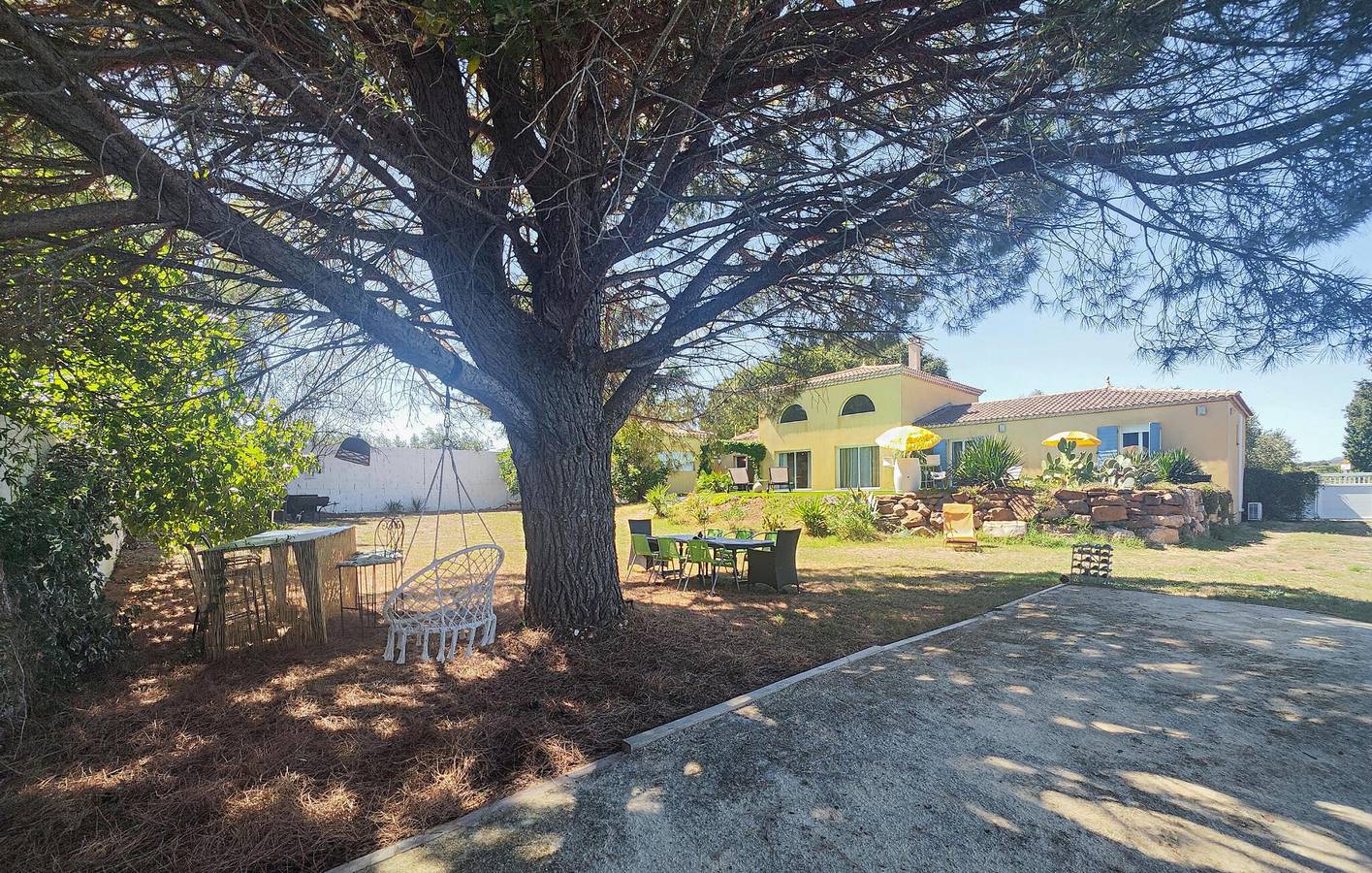 Acogedor apartamento con piscina y aparcamiento a 2,5 km del centro de la ciudad. in Usclas-d'Hérault, Region de Béziers