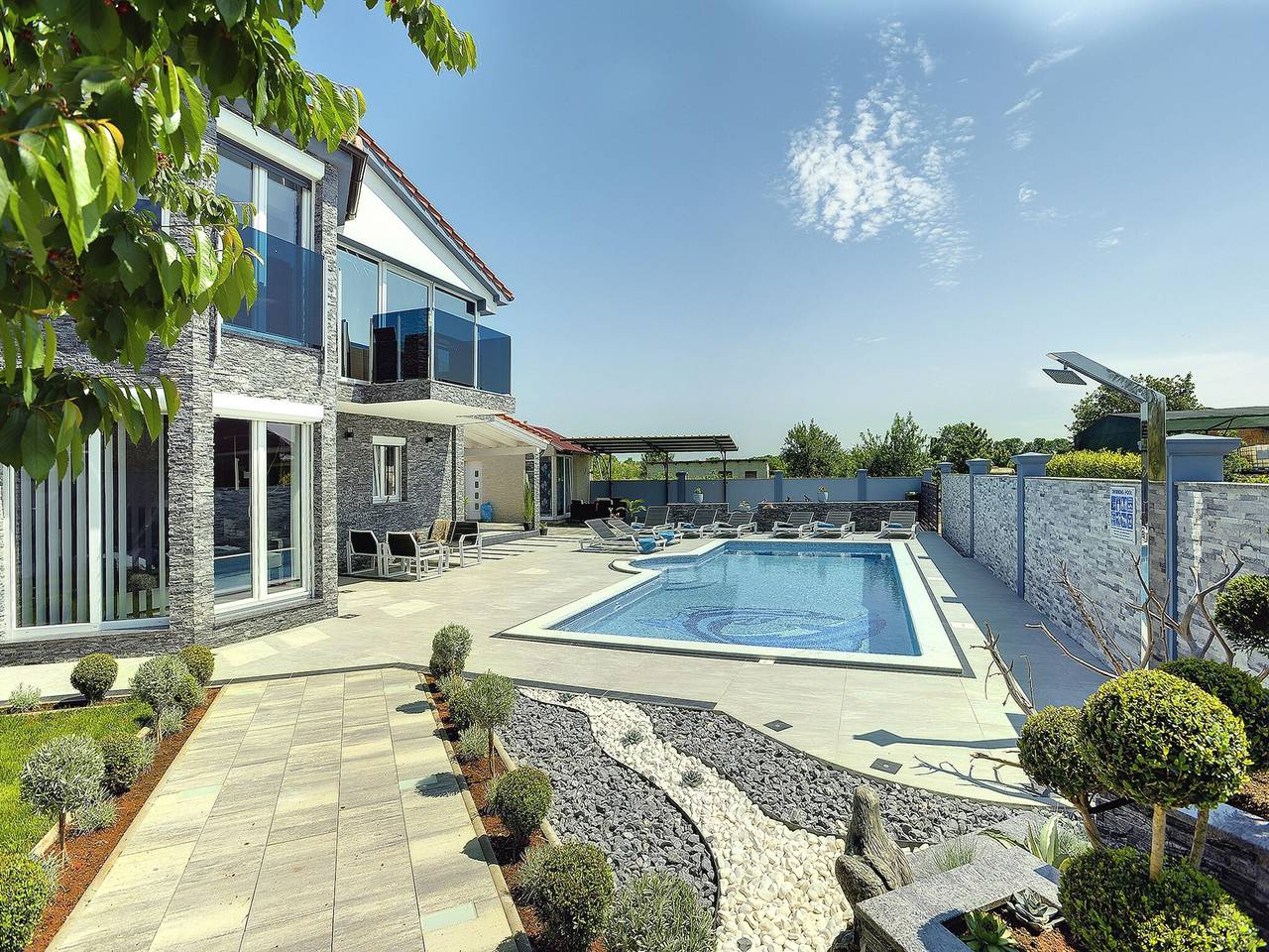 Villa in Fažana near Beach with Pool in Fazana, Südküste Istrien
