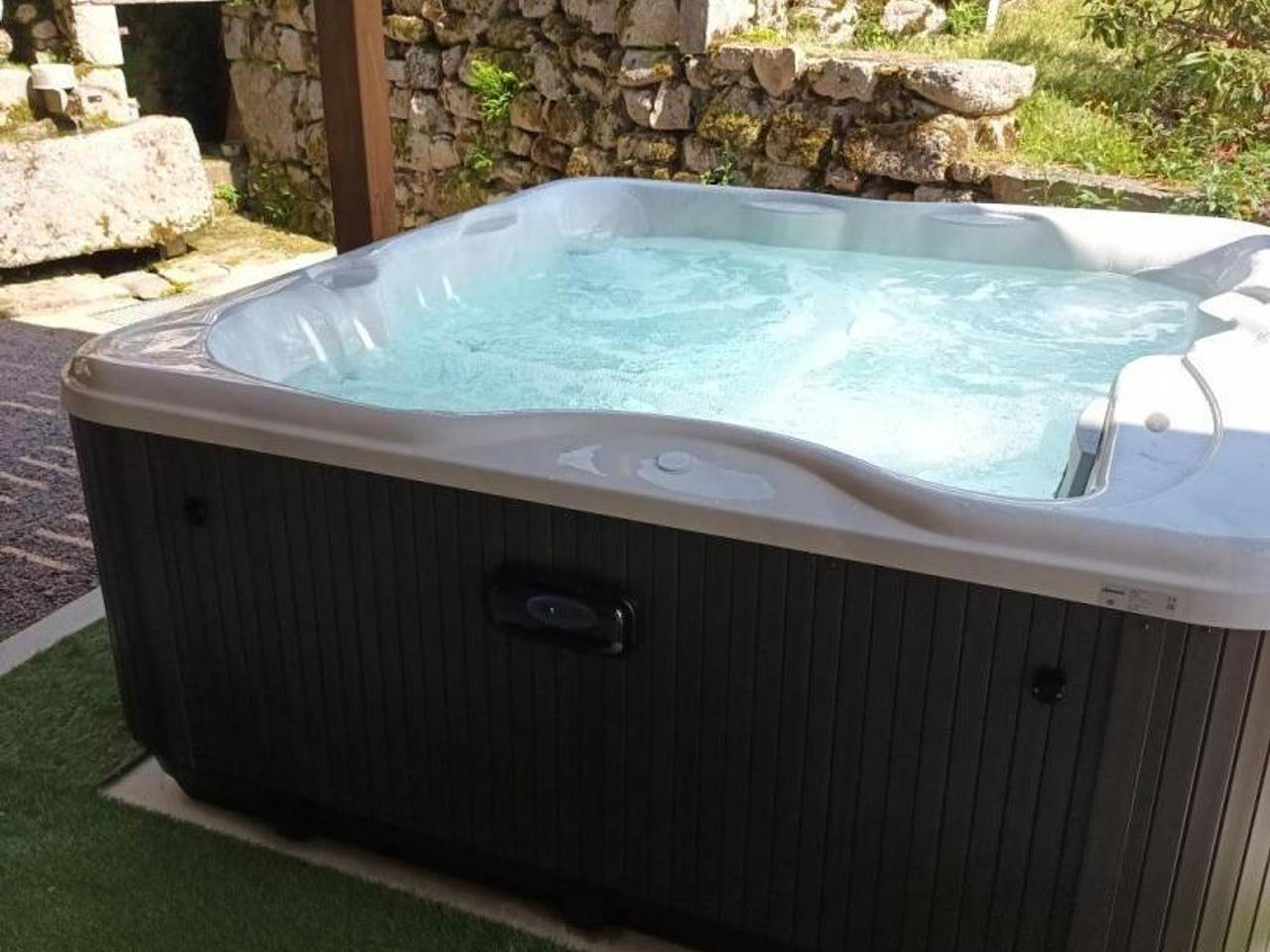 Maison de montagne avec Spa, cheminée et activités proche voisins in La Chabanne, Région de Vichy