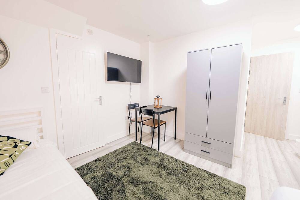 Geheel appartement, Studio Getaway - With Free Hot Tub & Fast Wifi in Cardiff, Cardiff en omgeving