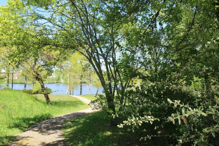 Gîte pour 6 personnes, avec jardin à Meuzac - 3