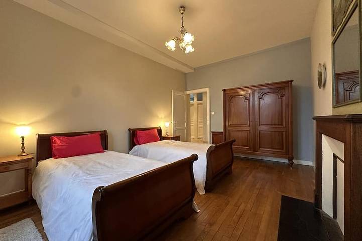 Gîte pour 8 personnes, avec terrasse et jardin à Lurcy-Lévis - 4