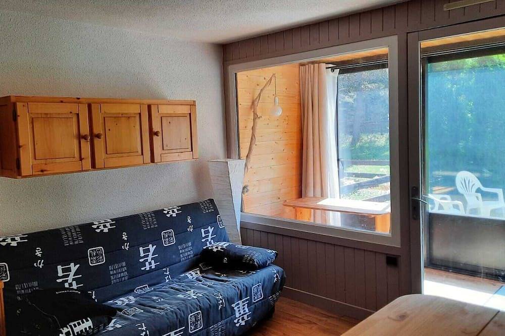Appartement entier, Appartement 4 pers, rez de jardin à la montagne, au calme entouré de verdure. in Ancelle, Parc national des Écrins