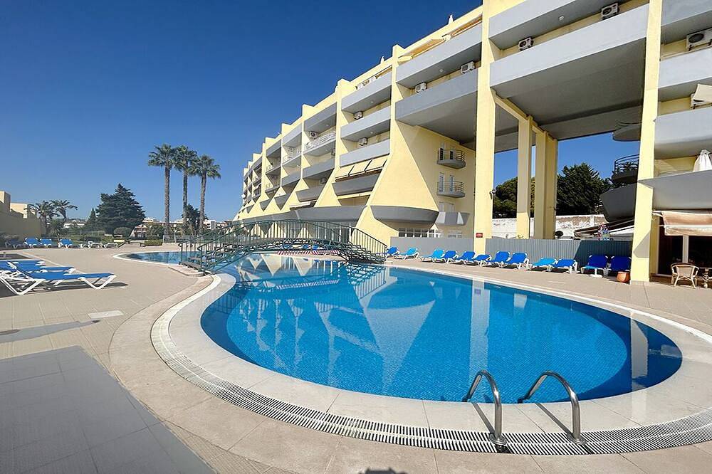 Ganze Wohnung, Condominium do Mar is a popular resort a few minutes walk to the Marina da Lagos in São Sebastião, Lagos