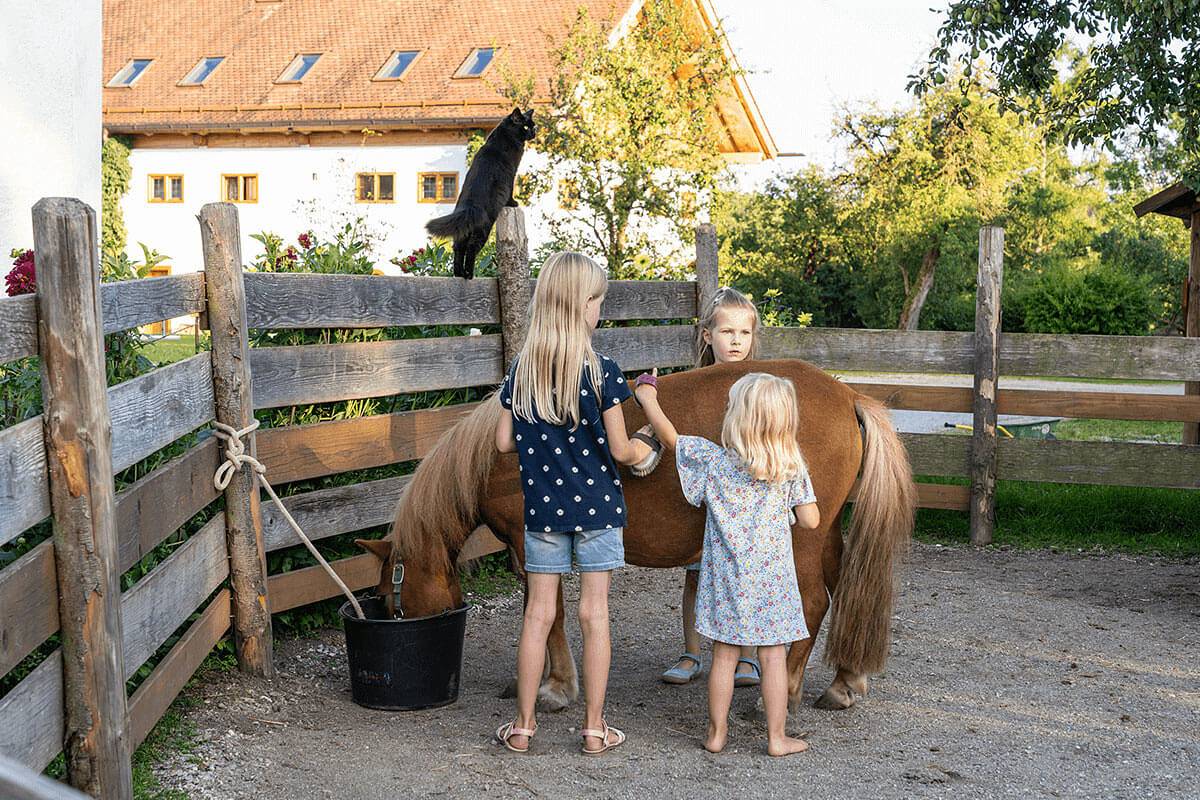 Hagerhof - Märchenhafter Urlaubsbauernhof - k) Spinnstube in Eggstätt, Chiemsee