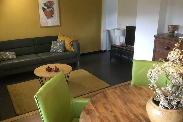 Appartement de vacances pour 4 personnes, avec balcon ainsi que jardin et piscine, animaux acceptés