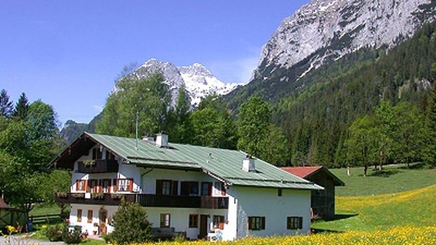 Ferienwohnung für 2 Personen, mit Terrasse und Garten am Hintersee