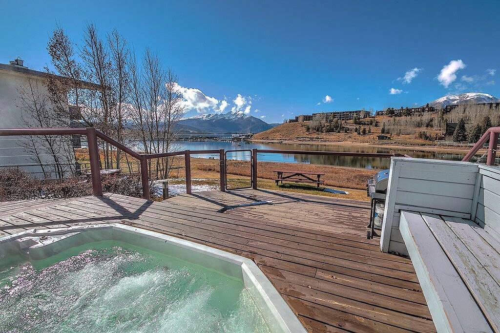 Ganze Wohnung, Das Gem Of East Bay! Komplett umgebaut 2. Stock Einheit mit atemberaubender Aussicht in Dillon, Arapaho and Roosevelt National Forests