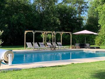 Location de vacances pour 18 personnes, avec jardin et piscine, animaux acceptés à Lalandusse