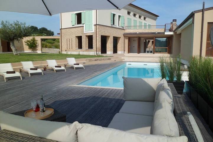 Ferienhaus für 15 Personen, mit Balkon und Terrasse sowie Garten
