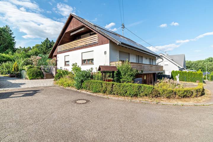 Appartement entier, Appartement "Haus Günter und Valeria" avec vue sur les montagnes, terrasse partagée et Wi-Fi in Gossersweiler-Stein, Trifelsland