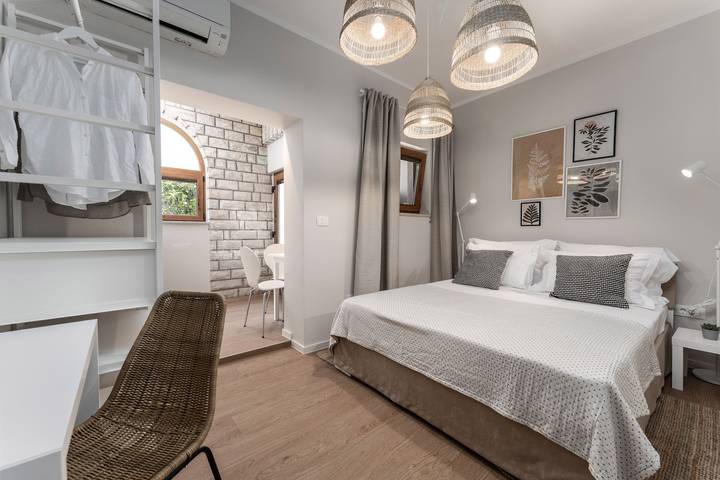 Gîte pour 2 personnes, avec Balcon/Terrasse ainsi que Terrasse et Jardin à Novigrad