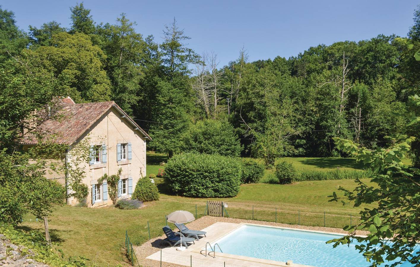 Retraite en bord de mer avec piscine et parking in Mouleydier, Périgord Pourpre