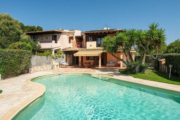 Casa de férias para 4 pessoas, com piscina e jardim em Simius