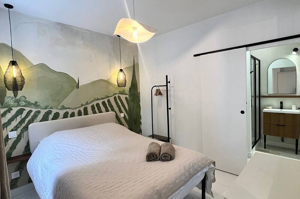 Appartement entier, Appartement \"lie de vin\" 55m2 - Rdc - neuf & confort - 700m des Thermes in Salins-les-Bains, Jura Francais