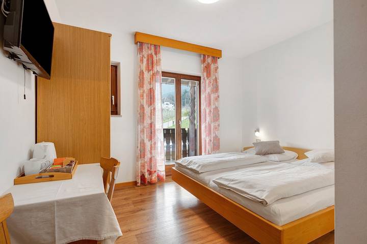 Room "Harmony" with Mountain View, Shared Garden and Wi-Fi in Berg (Eppan), Eppan an der Weinstraße