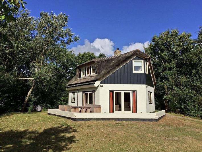 Villa voor 8 personen, met Terras en Tuin op Texel