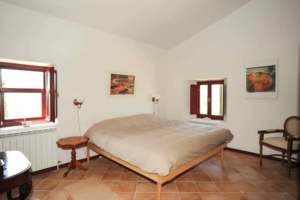 Villa with Private Pool & Stunning Views On The Mountains Of Monte Sibellini in Amandola, Monti Sibillini National Park