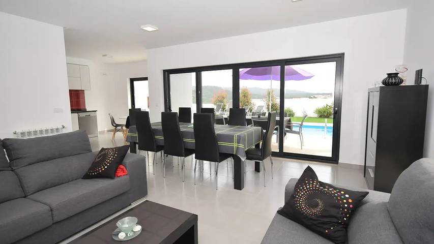 Location de vacances pour 8 personnes, avec piscine et balcon à Nazaré - 3