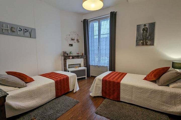 Familienhaus renoviert: 3 Schlafzimmer, Hof, nahe Fontainebleau & Paris, ideal für Wanderungen in La Neuville-sur-Essonne, Pithiviers und Umgebung