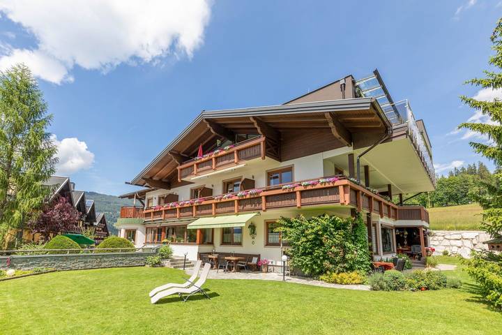 Doppelzimmer 1 im Gästehaus Elisabeth mit Bergblick, Gemeinschaftspool und Wlan in Radstadt, Ski Amadé