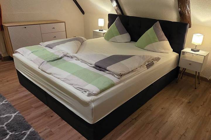 Ganze Wohnung, Willkommen in der Ferienwohnung Dachblick, einer hellen & gemütlichen Unterkunft in Bad Elster, Chemnitz und Umgebung