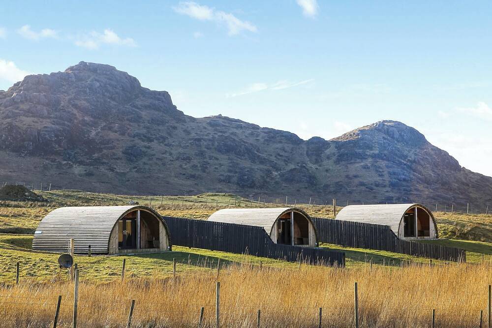 A good sized, dog friendly pod with silent surroundings. in Highlands