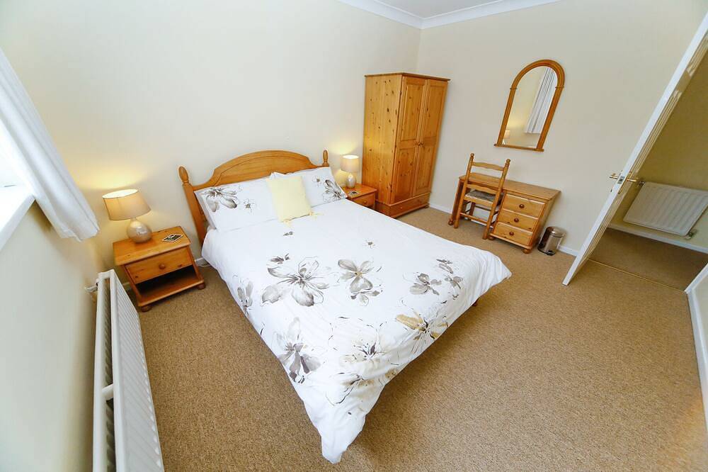 Bungalow-Outdoor Heated Swimming Pool (open May-September)Stmerryn Padstow in Cornwall