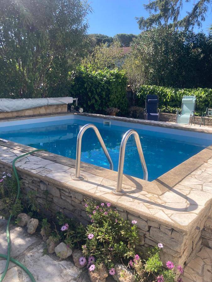 Gîte pour 4 personnes, avec piscine et jardin à Mudaison
