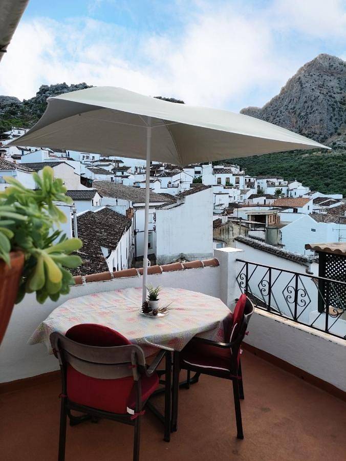 Casa rural para 4 personas, con vistas y terraza, Se admiten mascotas en Montejaque - 2