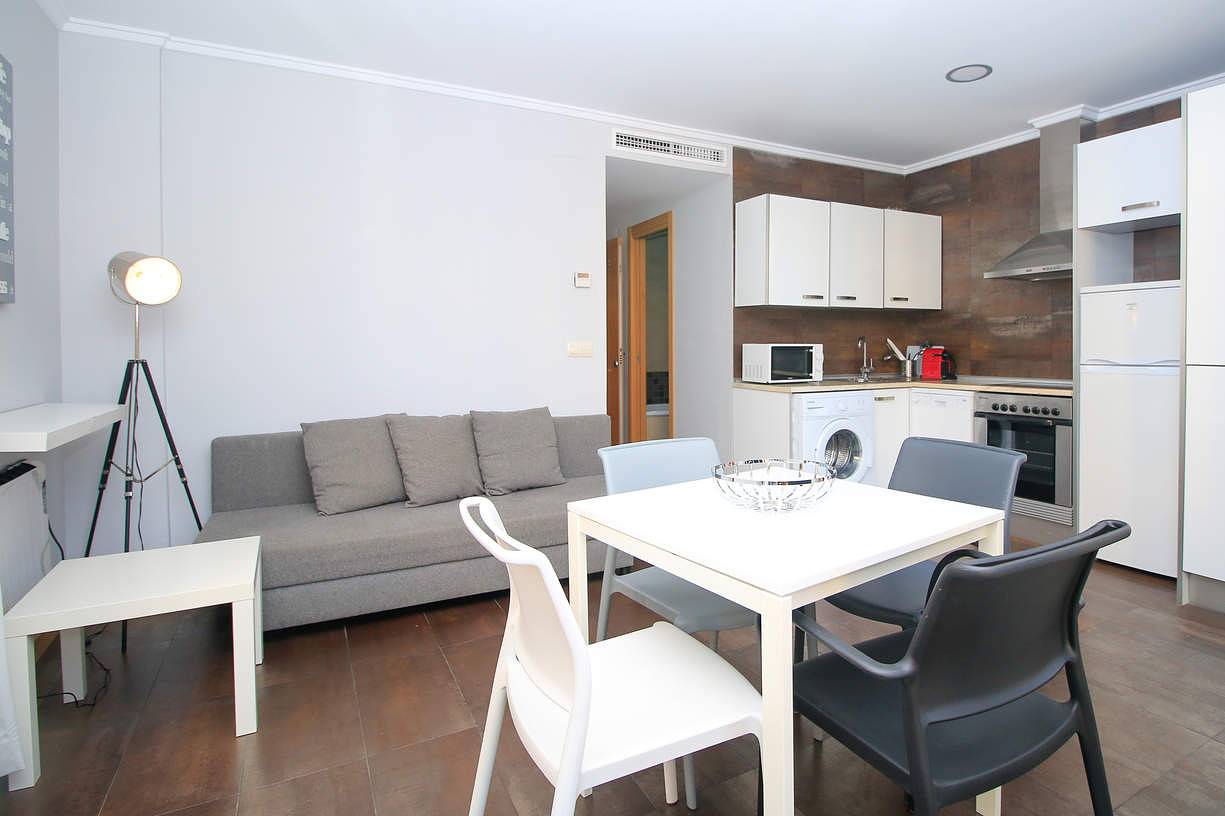 Apartamento entero, Tramontana 1. One Bedroom Apt with balcony in Valencia City Centre, Valencia