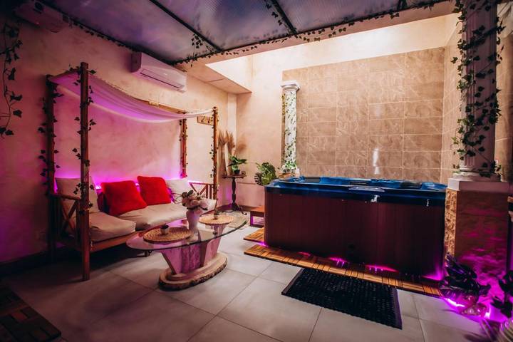 Gîte pour 4 personnes, avec jacuzzi ainsi que piscine et sauna à Saint-Maur-des-Fossés
