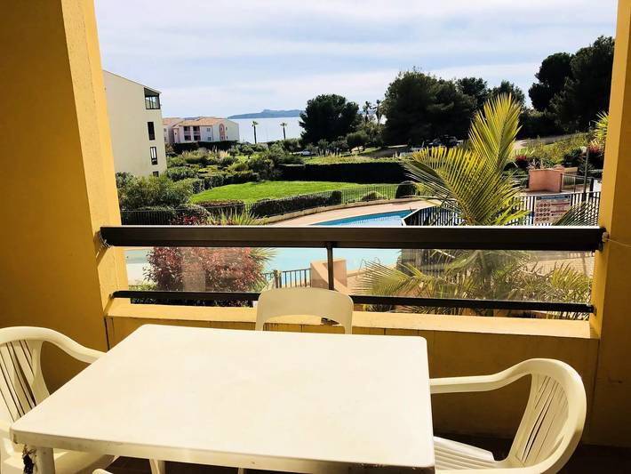Gîte pour 4 personnes, avec vue ainsi que terrasse et piscine dans La Coudoulière - 2