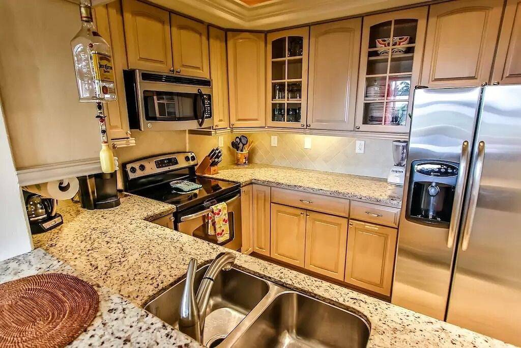 Stunning Panoramic rooftop views from this gulf side Tuscan style Villa! in Marathon, Monroe County