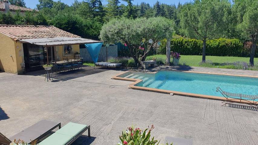 Gîte pour 2 personnes, avec vue ainsi que piscine et jardin, animaux acceptés à Saint-Michel-l'Observatoire - 3
