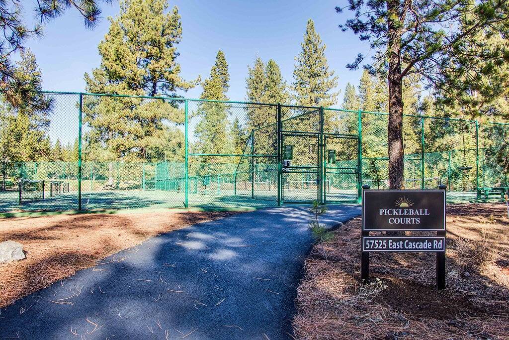 Ruhige Lage am Nordende, elegantes zeitgenössisches Ranchhaus mit 3 Schlafzimmern in Sunriver, Deschutes County