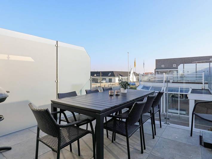 Ferieleilighet for 8 personer, med terrasse og jacuzzi, barnevennlig i Ringkøbing