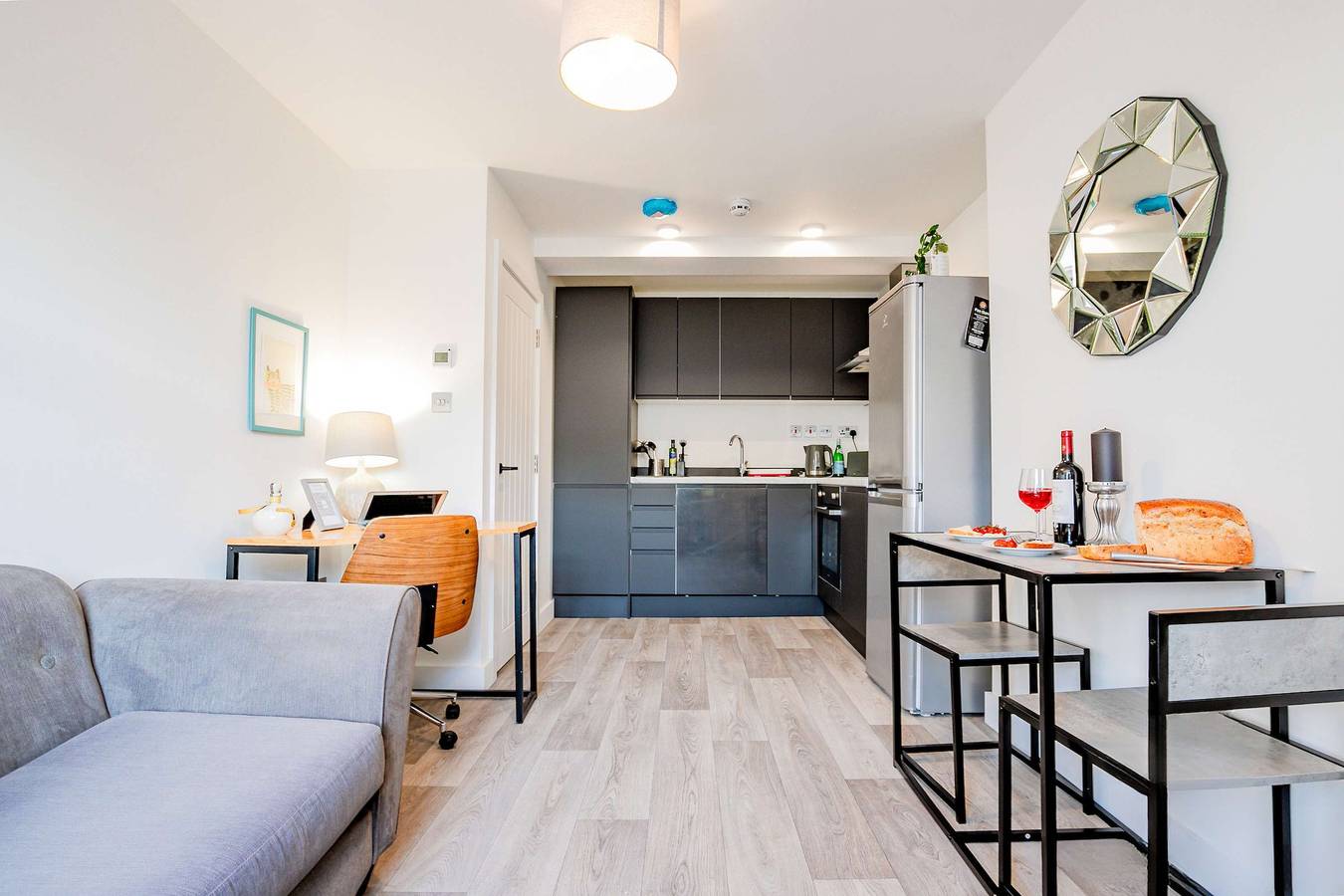 Ganze Wohnung, Host & Stay | Croydon Road Apartment in Caterham Valley, Surrey