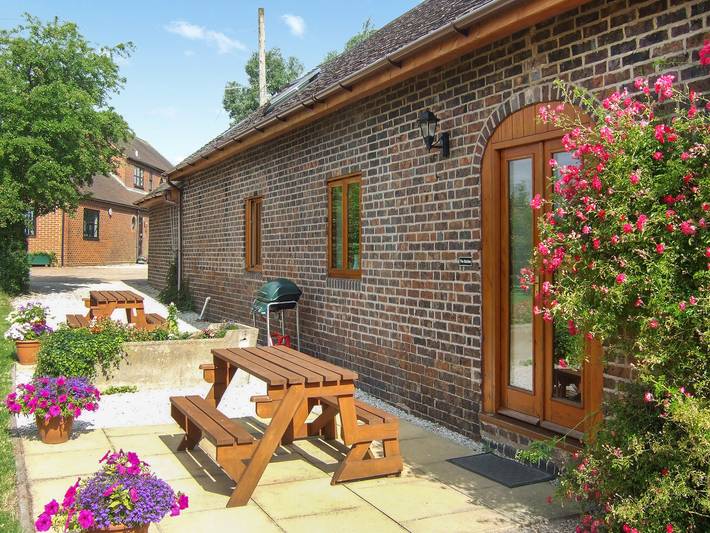 Cottage for 4 people, with garden, with pets in Warwickshire