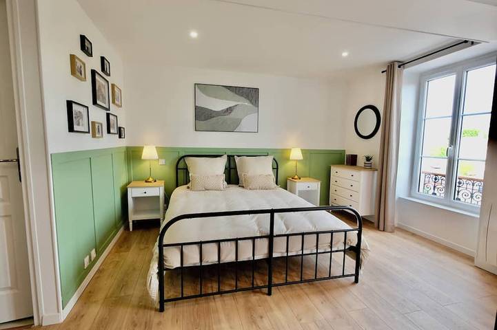 Ganze Wohnung, D-Day Suites - carentanlocation.fr: Avallon Downtown, 2 people, 2 minutes from the train station in Carentan les Marais, Saint-Lô und Umgebung