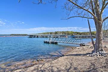 Log Cabin for 5 Guests in Table Rock Lake, Stone County, Picture 2